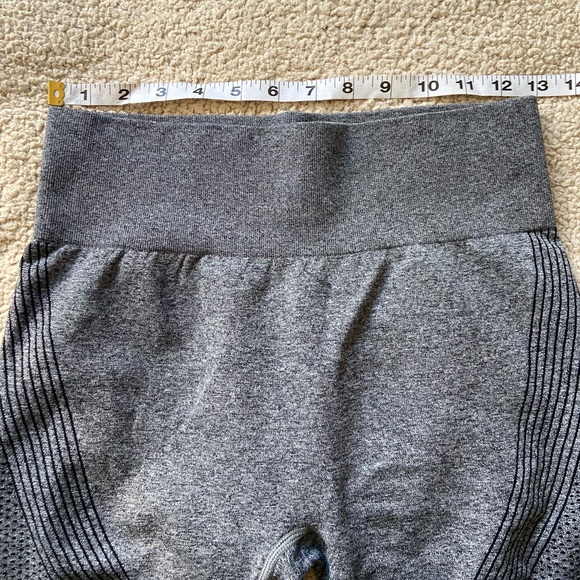 🌸 Amazon 🌸 grey scrunch butt leggings - Picture 9 of 9